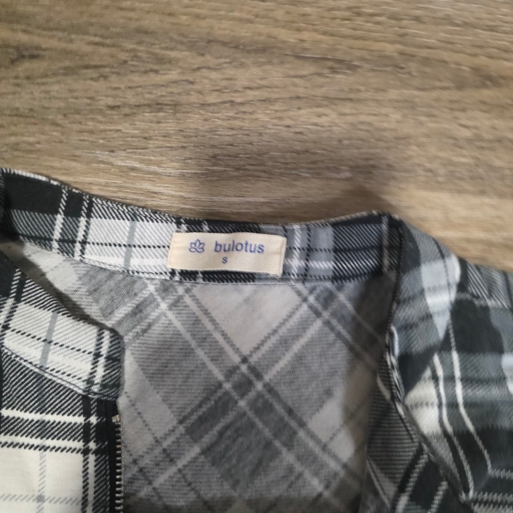 Bulotus Womens Small Short Sleeve Plaid Quarter Zip Top Black White Grey Stretch - Picture 4 of 8